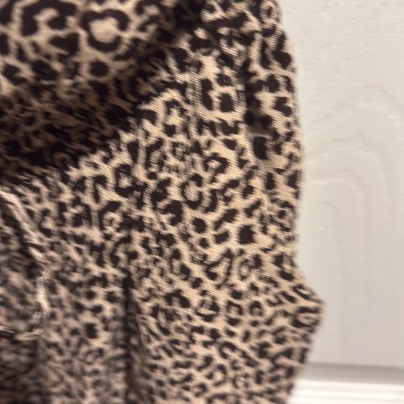 Leopard print Romper strapless with tie waist and pockets. Shorts - Picture 5 of 5